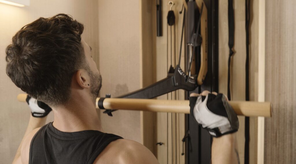 Between diapers and the stage - I stay in shape thanks to EISENHORN 4 luca haenni schulterdruecken