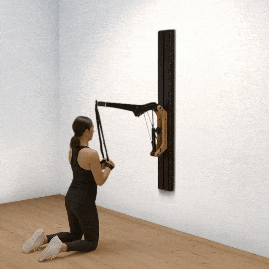 011 Trizepsübung mit Griffband kniend