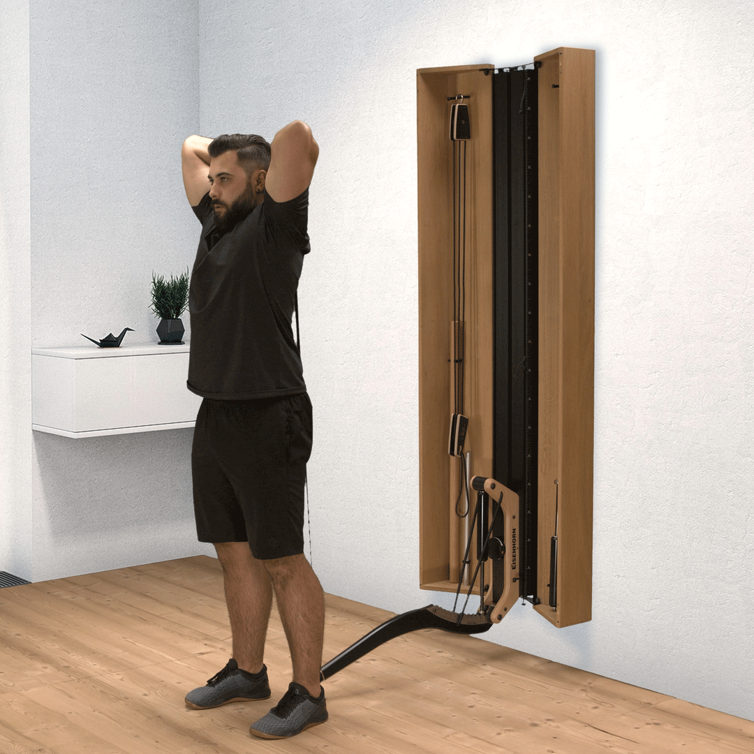 066 Trizeps Übung mit Griffstange kniend 5 056 trizeps langes griffband 1.1.1