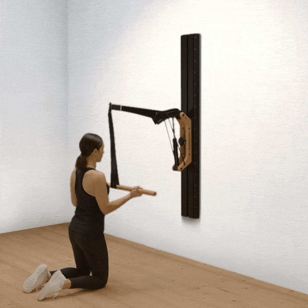 094 Trizepsübung mit Griffstange Untergriff kniend