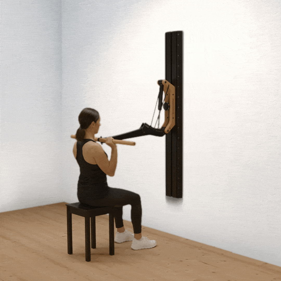 110 Schulterdrücken mit engem Griff sitzend