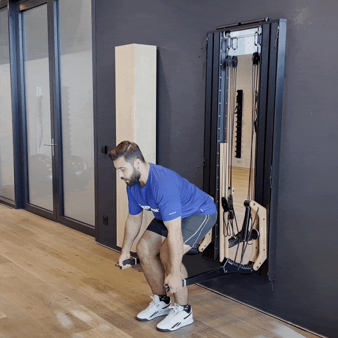 212 vorgebeugtes Rudern mit Griff am Horn alternierend