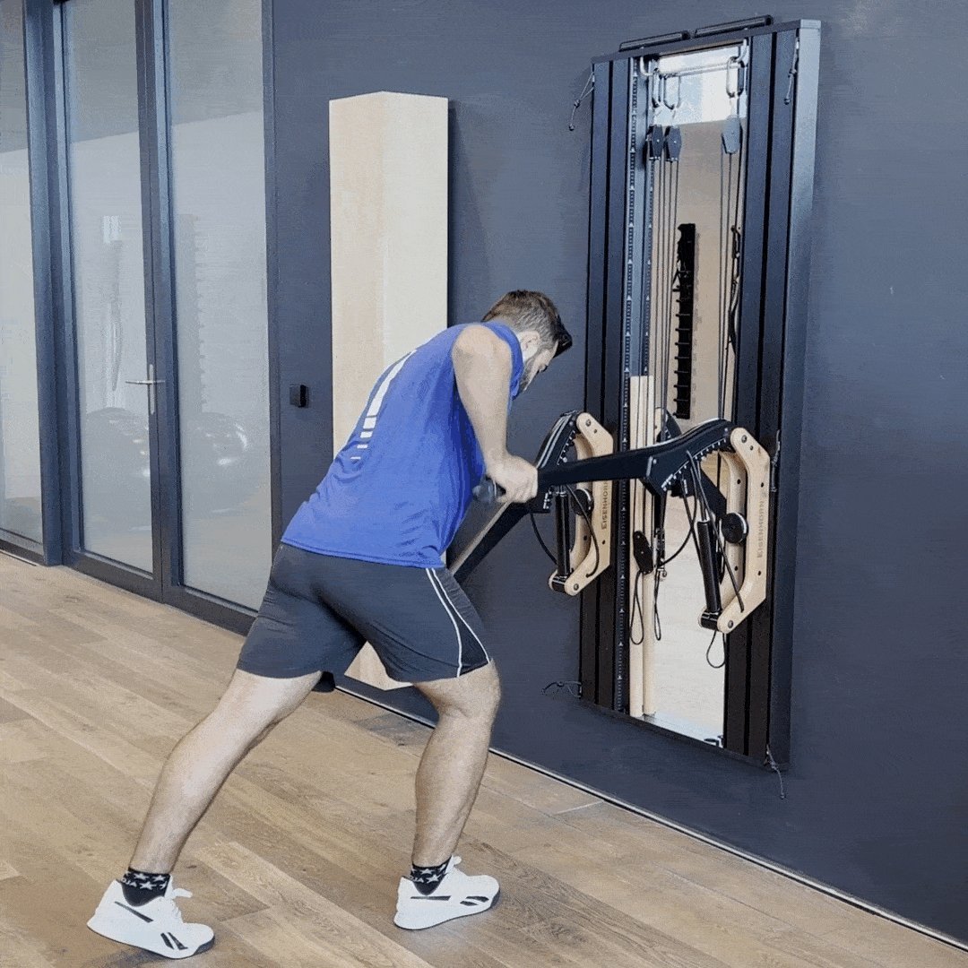 213 explosives Brustdrücken am Horn alternierend