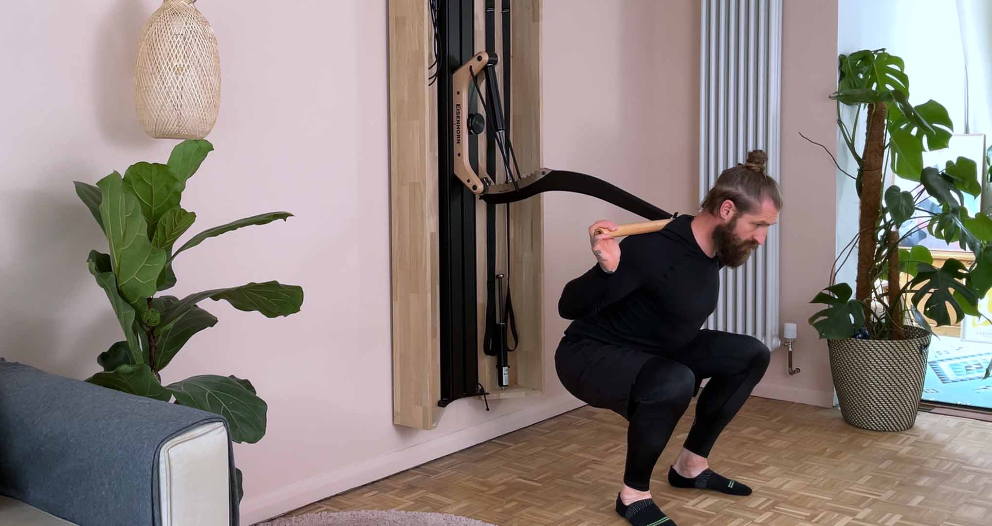 Wenn ich zuhause trainiere, bin ich das beste vorbild für meine Tochter 1 James Wood Squat